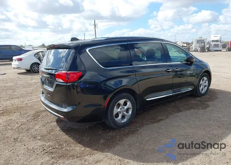 2017 Chrysler Pacifica Touring-L Plus z USA, uszkodzony, nr VIN 2C4RC1EG5HR669361